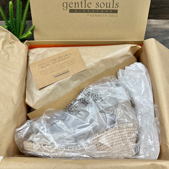 NIB Gentle Souls by Kenneth Cole Colleen X Elastic Espadrille Suede Wedge Sandal - Picture 9 of 14